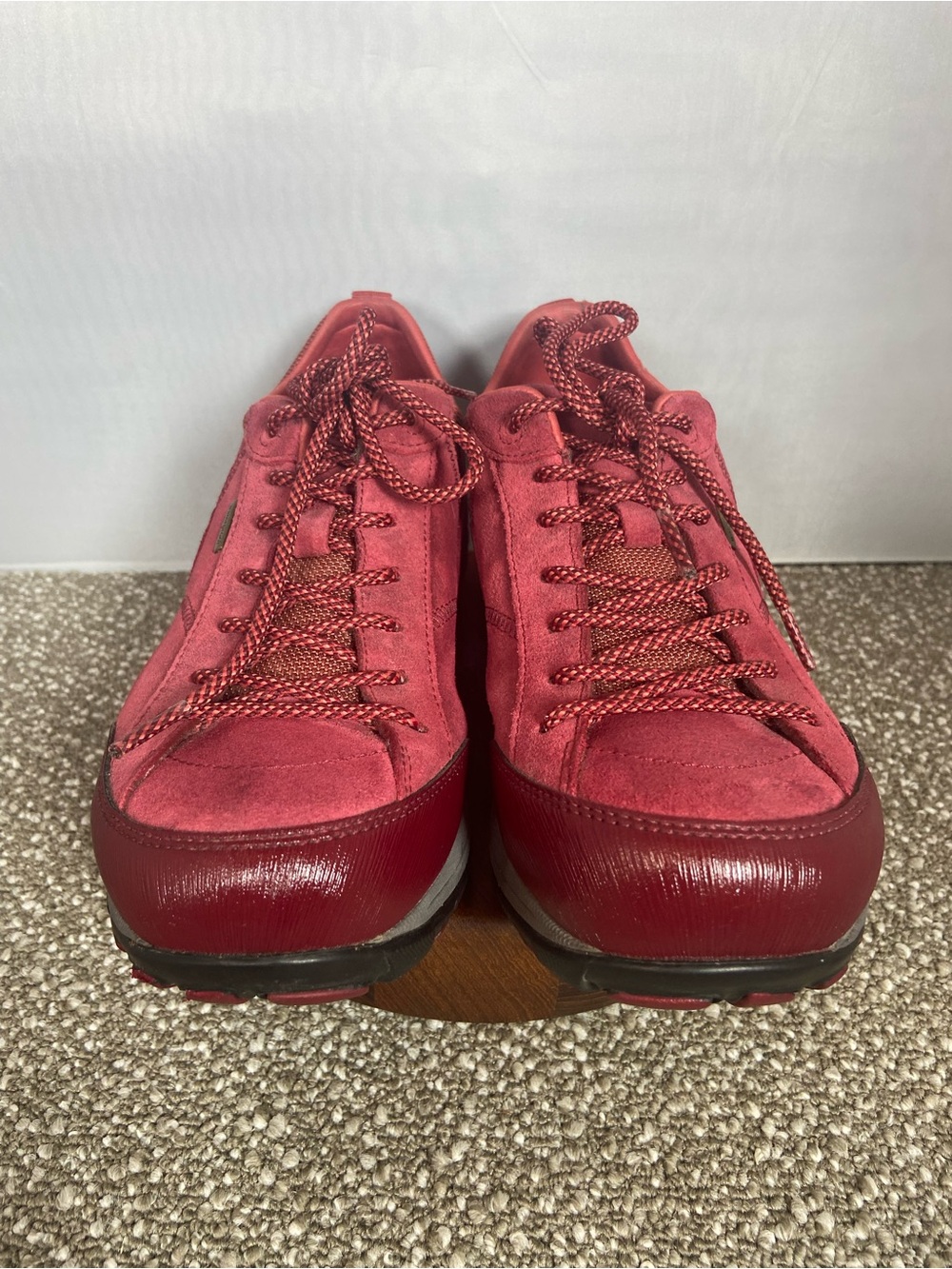 Dansko Women’s Paisley Red  Burnished Suede Low-Top Sneakers. Size 41(US 10.5